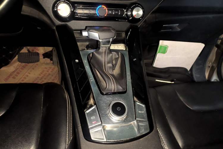 Used TRAUM S70 2018 1.5T Automatic Standard Edition 5 Seats Gear Lever