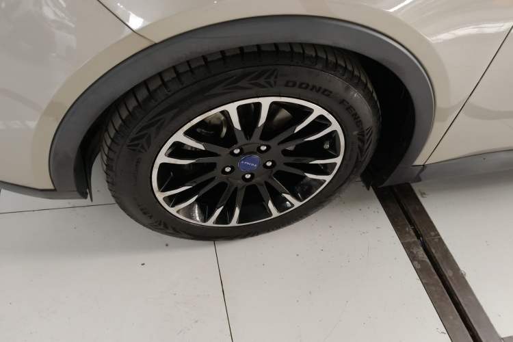 Used TRAUM S70 2018 1.5T Automatic Comfort Model 7 Seats Left Front Wheel Hub