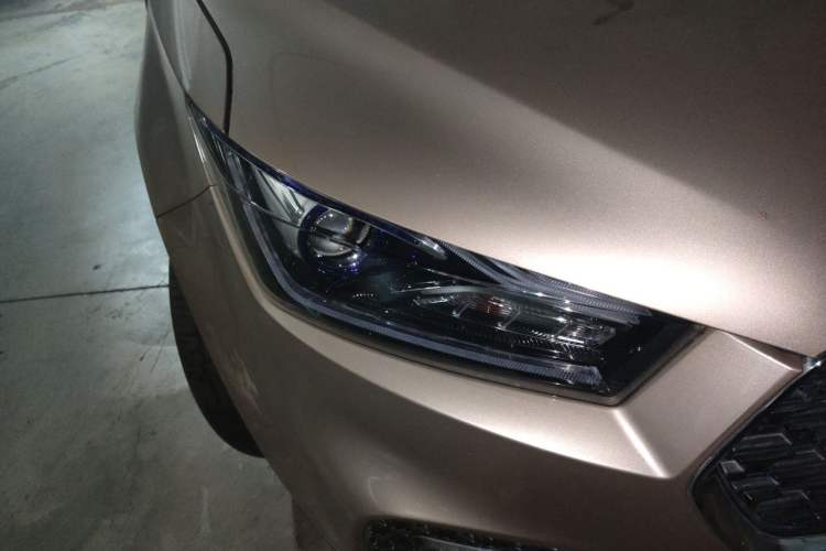 Used TRAUM S70 2018 1.5T Automatic Luxury 7-Seater Right Front Headlight