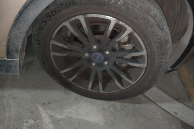 Used TRAUM S70 2018 1.5T Automatic Luxury 7-Seater Right Front Wheel Hub