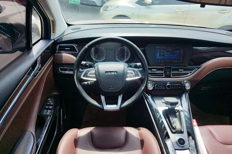Used TRAUM S70 2018 1.5T Automatic Comfort Model 7 Seats Steering Wheel
