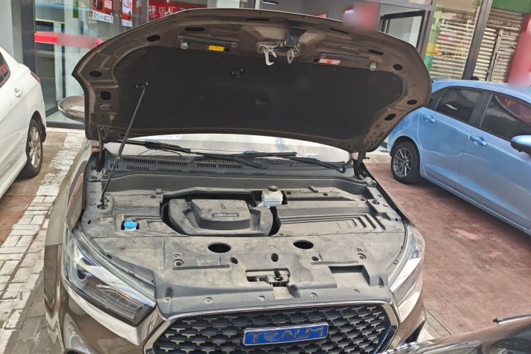 Used TRAUM S70 2018 1.5T Automatic Standard Model 7 Seats Engine Bay