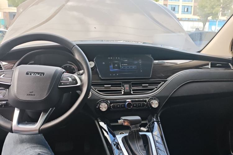 Used TRAUM S70 2018 1.5T Automatic Standard Model 7 Seats Interior 2