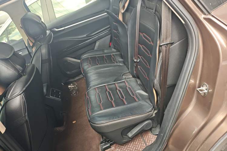 Used TRAUM S70 2018 1.5T Automatic Standard Model 7 Seats Interior 4