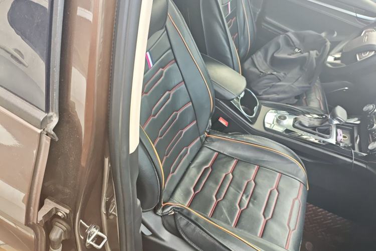 Used TRAUM S70 2018 1.5T Automatic Standard Model 7 Seats Right Front Seat