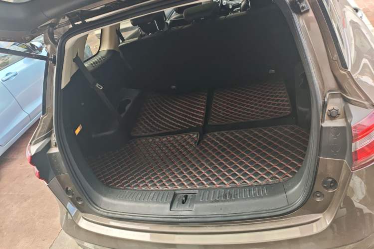 Used TRAUM S70 2018 1.5T Automatic Standard Model 7 Seats Trunk