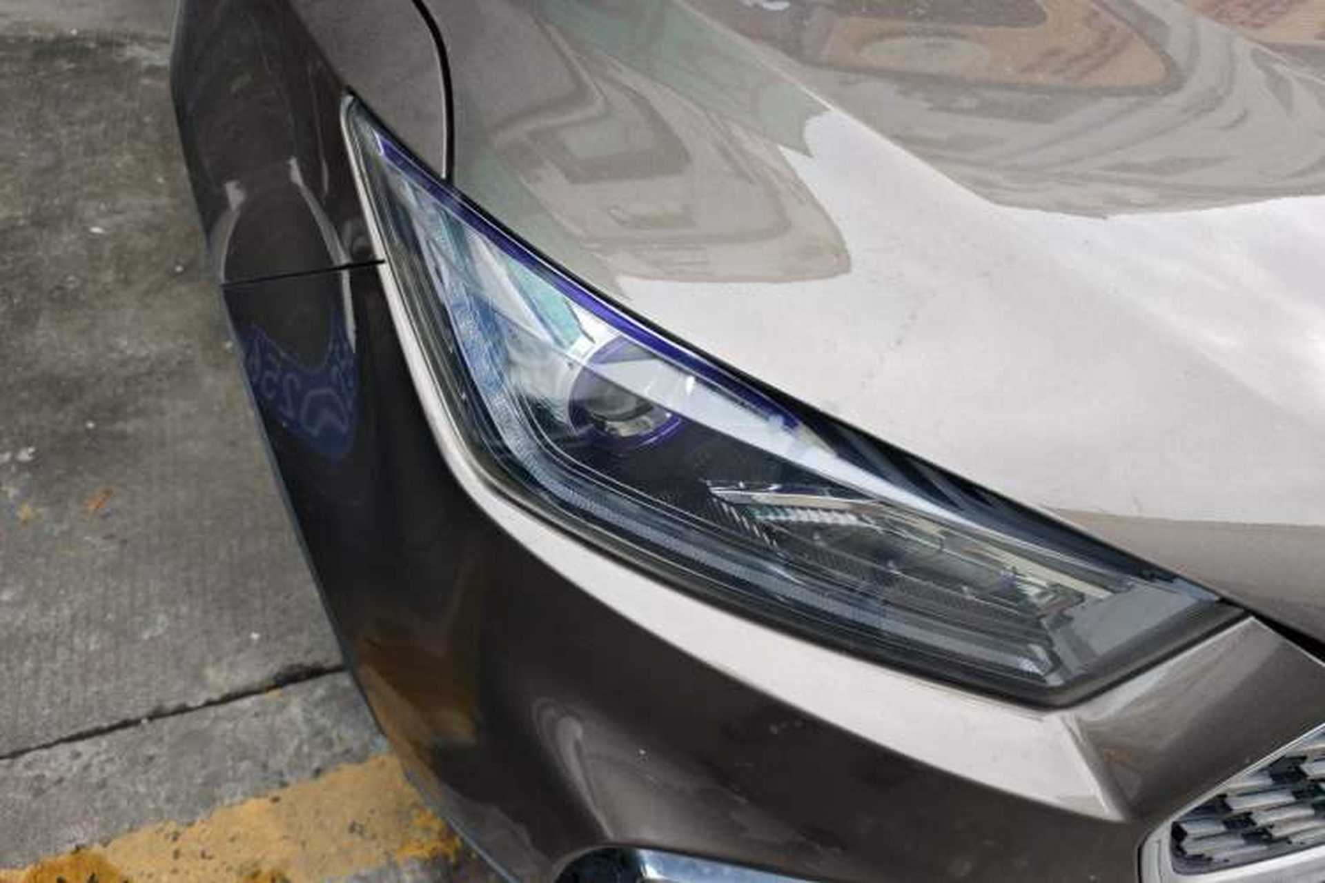 Used TRAUM S70 2018 1.5T Automatic Luxury 7-Seater Right Front Headlight