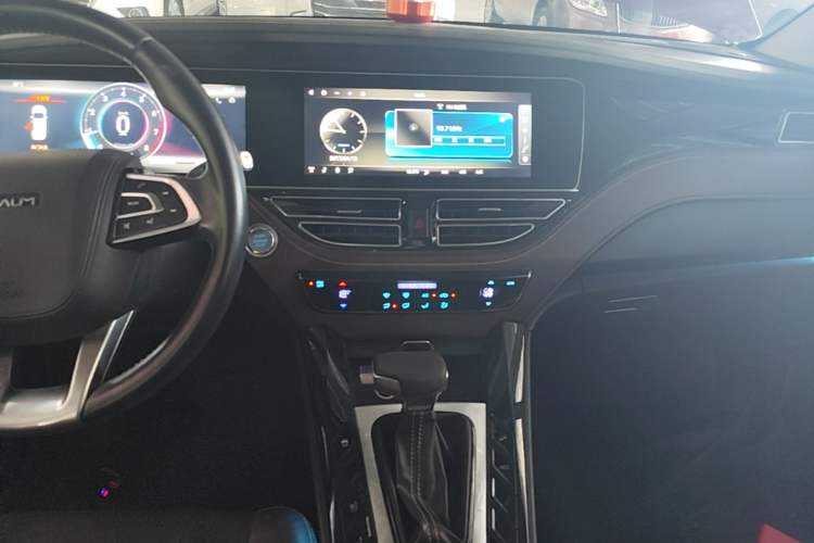 Used TRAUM S70 2018 1.5T Automatic Luxury 7-Seater Audio And AC Panel