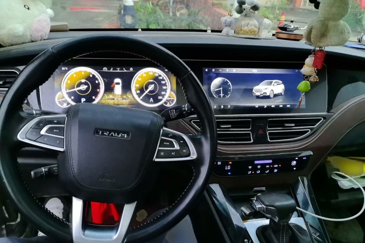 Used TRAUM S70 2018 1.5T Automatic Luxury 7-Seater Center Console