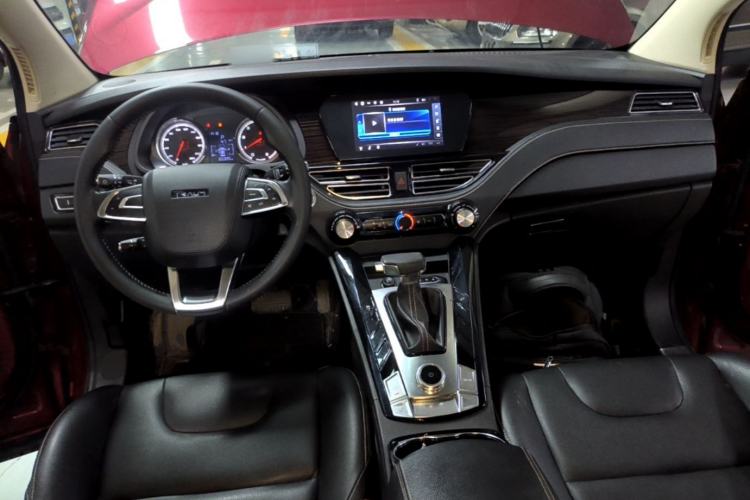 Used TRAUM S70 2018 1.5T Automatic Standard Edition 5 Seats Center Console