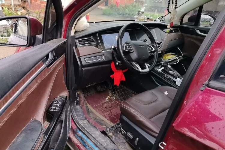 Used TRAUM S70 2018 1.5T Automatic Luxury 7-Seater Driver Seat