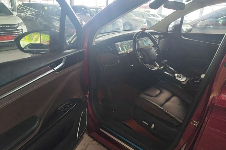 Used TRAUM S70 2018 1.5T Automatic Luxury 7-Seater Driver Seat