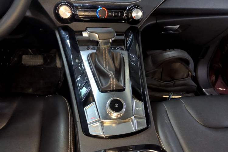 Used TRAUM S70 2018 1.5T Automatic Standard Edition 5 Seats Gear Lever