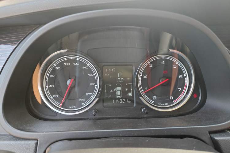 Used TRAUM S70 2018 1.5T Automatic Standard Model 7 Seats Instrument Cluster