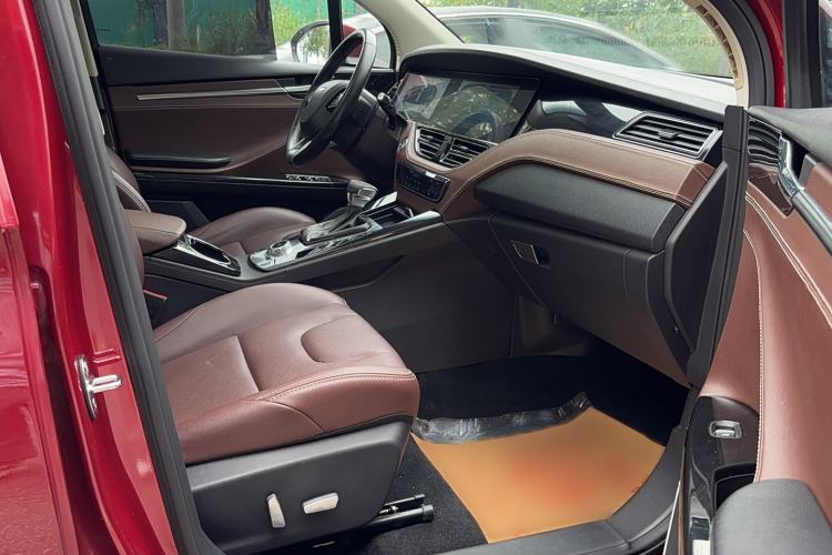 Used TRAUM S70 2018 1.5T Automatic Luxury 7-Seater Interior 5