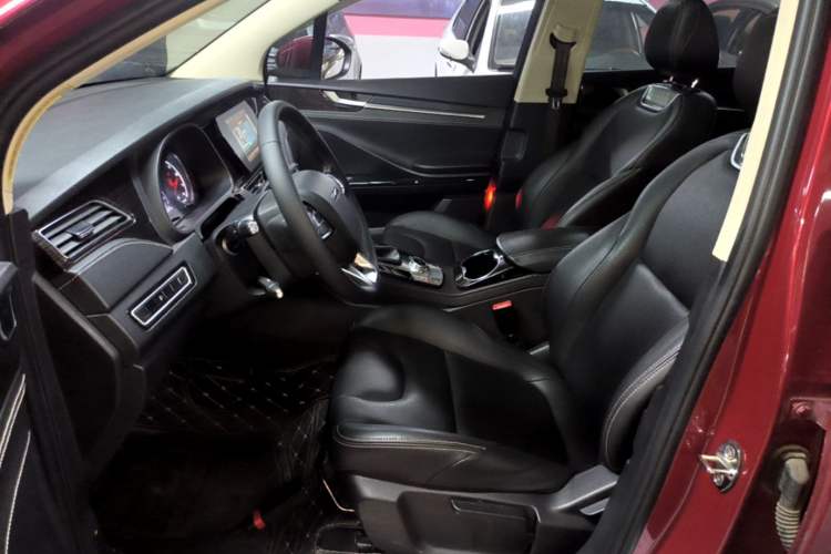 Used TRAUM S70 2018 1.5T Automatic Standard Edition 5 Seats Left Front Seat