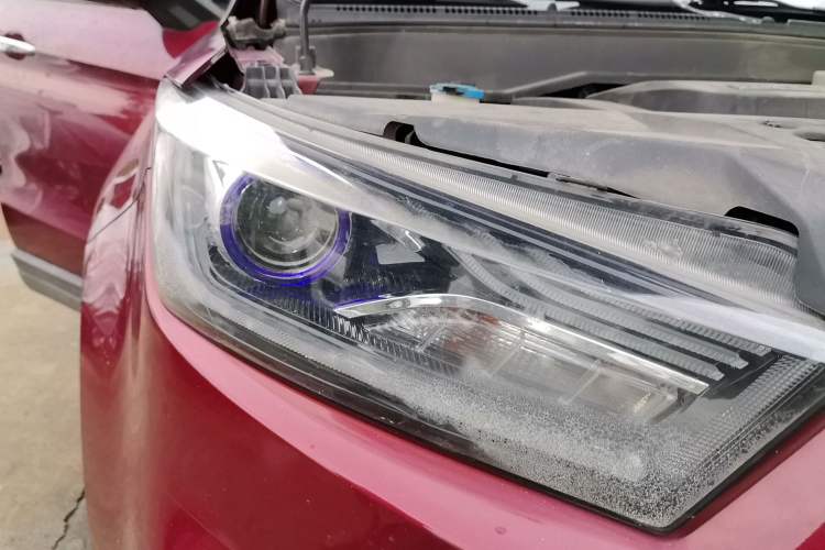 Used TRAUM S70 2018 1.5T Automatic Luxury 7-Seater Right Front Headlight