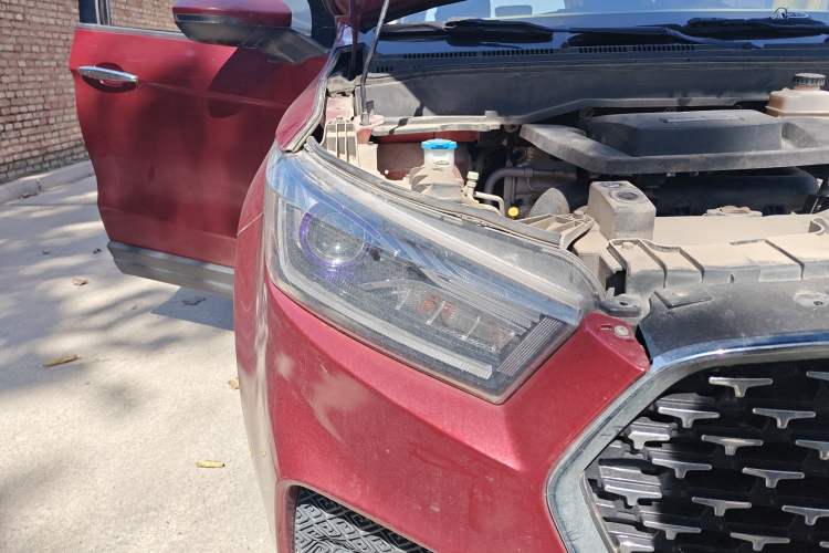 Used TRAUM S70 2018 1.5T Automatic Standard Model 7 Seats Right Front Headlight