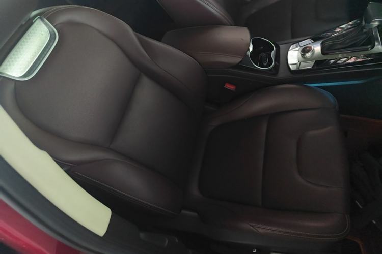 Used TRAUM S70 2018 1.5T Automatic Luxury 7-Seater Right Front Seat