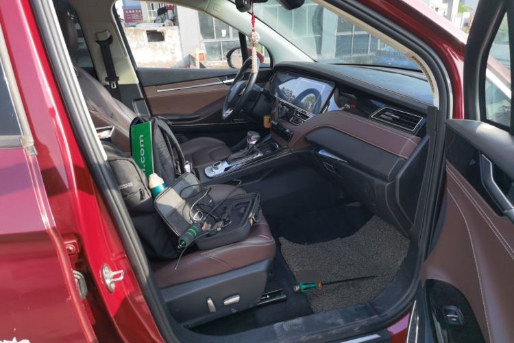 Used TRAUM S70 2018 1.5T Automatic Luxury Sporty 7-Seater Right Front Seat