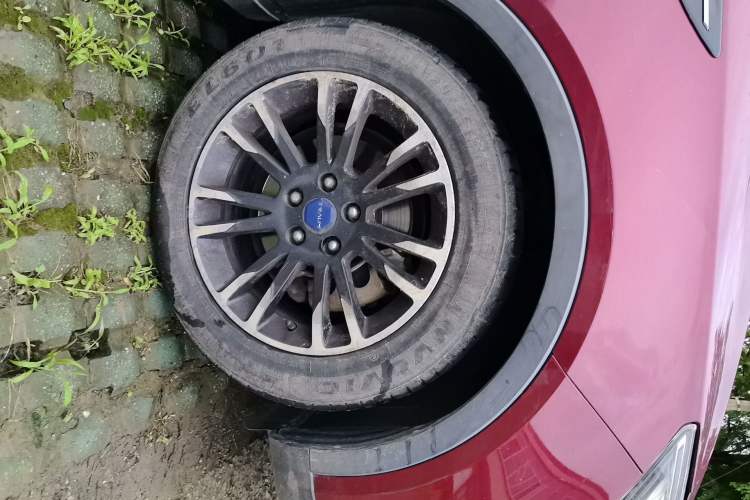 Used TRAUM S70 2018 1.5T Automatic Luxury 7-Seater Right Front Wheel Hub