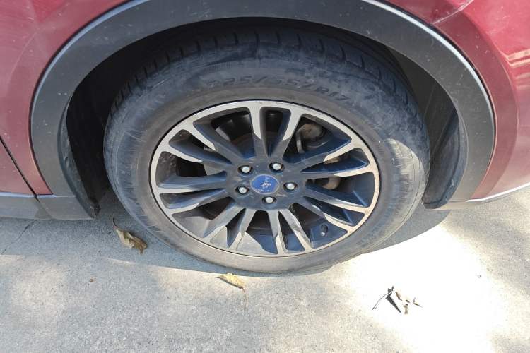 Used TRAUM S70 2018 1.5T Automatic Standard Model 7 Seats Right Front Wheel Hub