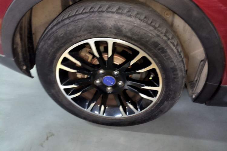 Used TRAUM S70 2018 1.5T Automatic Standard Edition 5 Seats Right Rear Wheel Hub