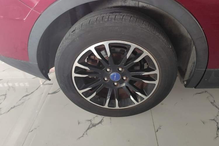 Used TRAUM S70 2018 1.5T Automatic Luxury 7-Seater Right Rear Wheel Hub