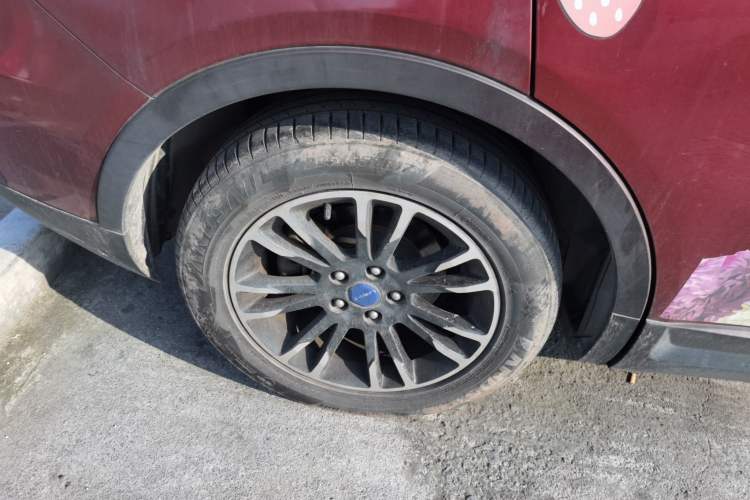 Used TRAUM S70 2018 1.5T Automatic Luxury Sporty 7-Seater Right Rear Wheel Hub