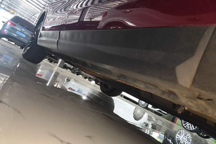 Used TRAUM S70 2018 1.5T Automatic Luxury 7-Seater Right Side Sill