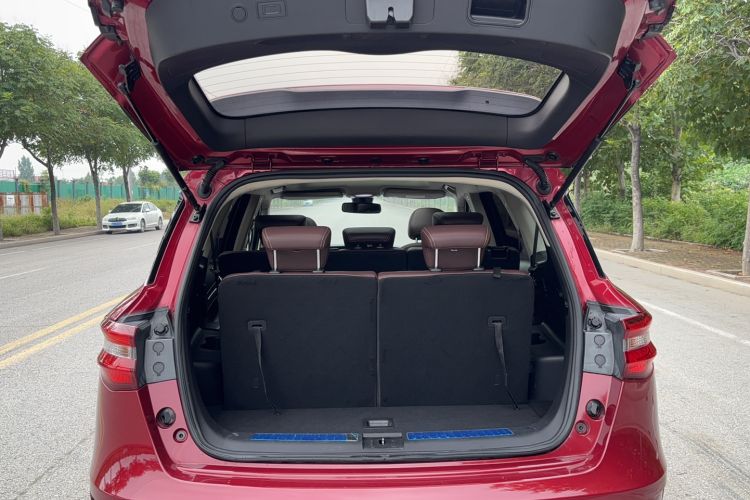 Used TRAUM S70 2018 1.5T Automatic Luxury 7-Seater Trunk