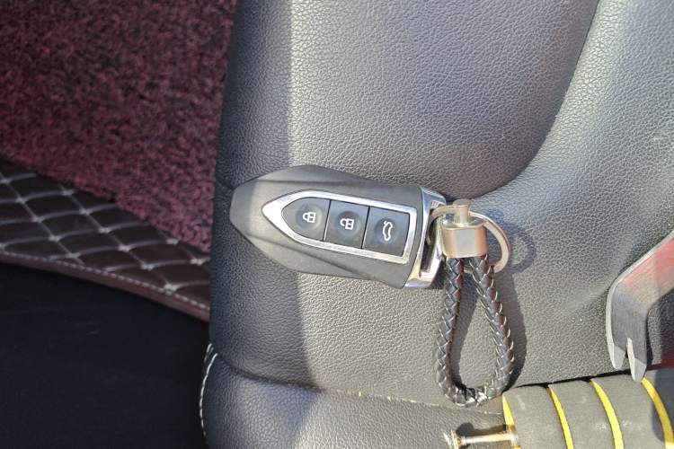 Used TRAUM S70 2018 1.5T Automatic Standard Model 7 Seats Vehicle Key