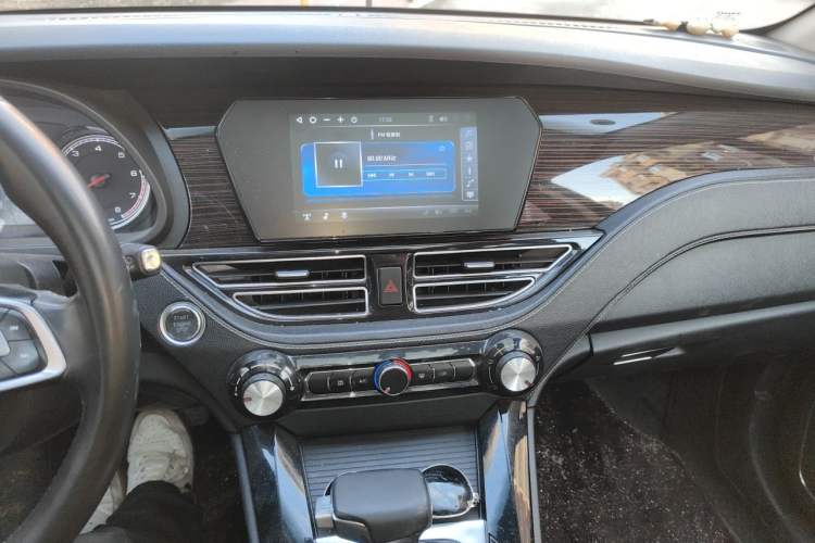 Used TRAUM S70 2018 1.5T Automatic Standard Model 7 Seats Audio And AC Panel