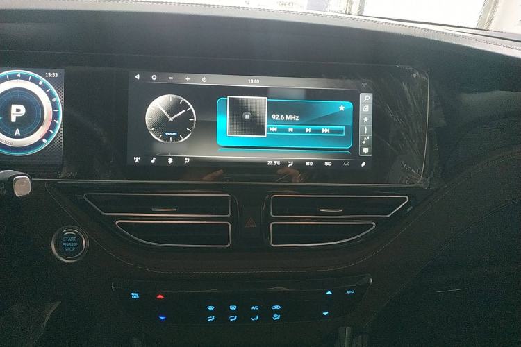 Used TRAUM S70 2018 1.5T Automatic Luxury Sporty 7-Seater Audio And AC Panel