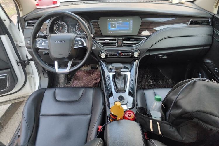 Used TRAUM S70 2018 1.5T Automatic Standard Model 7 Seats Center Console