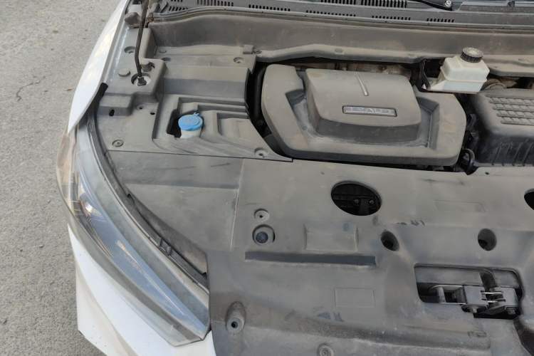 Used TRAUM S70 2018 1.5T Automatic Standard Model 7 Seats Engine Bay Right