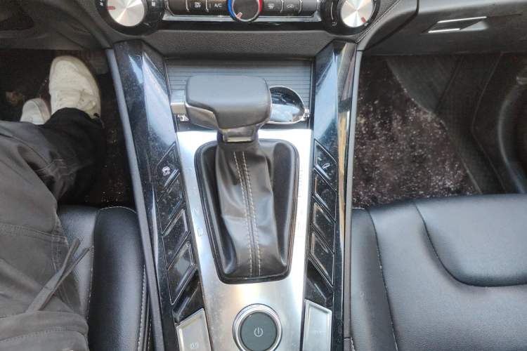 Used TRAUM S70 2018 1.5T Automatic Standard Model 7 Seats Gear Lever