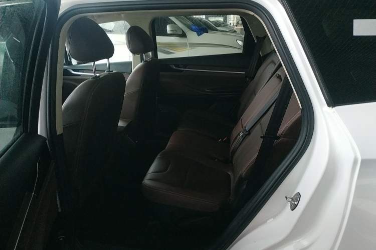 Used TRAUM S70 2018 1.5T Automatic Luxury Sporty 7-Seater Interior 4