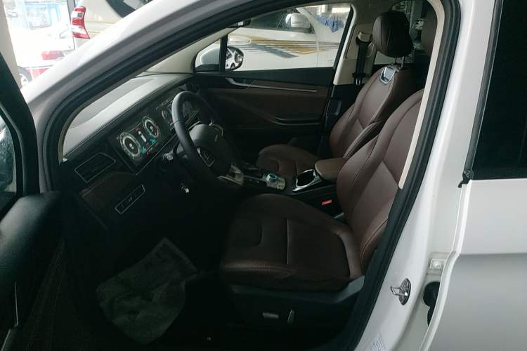 Used TRAUM S70 2018 1.5T Automatic Luxury Sporty 7-Seater Left Front Seat