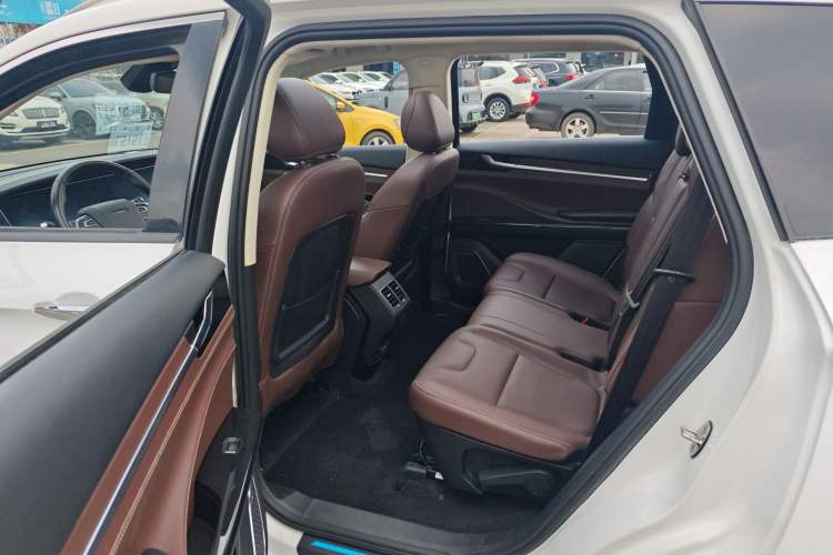 Used TRAUM S70 2018 1.5T Automatic Luxury 7-Seater Left Rear Seat