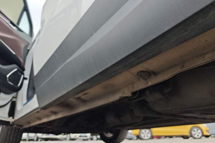 Used TRAUM S70 2018 1.5T Automatic Luxury 7-Seater Left Side Sill