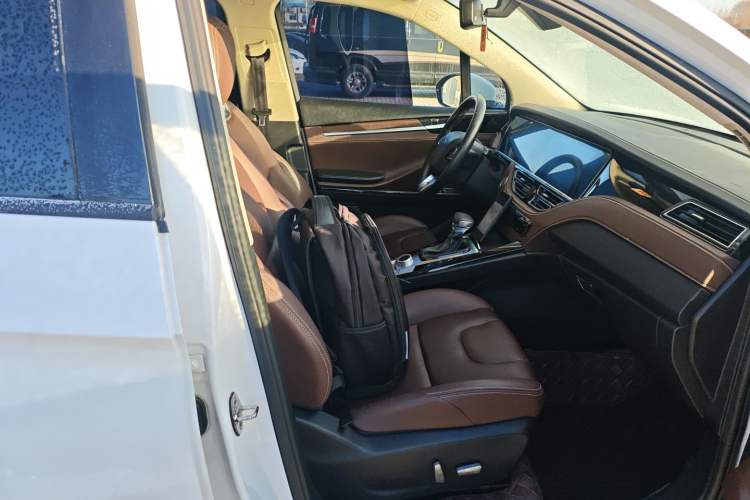 Used TRAUM S70 2018 1.5T Automatic Luxury Model 5 Seats Right Front Seat