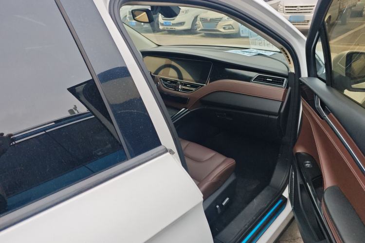Used TRAUM S70 2018 1.5T Automatic Luxury 7-Seater Right Front Seat