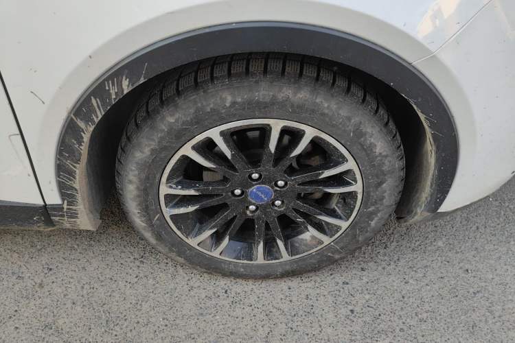 Used TRAUM S70 2018 1.5T Automatic Standard Model 7 Seats Right Front Wheel Hub