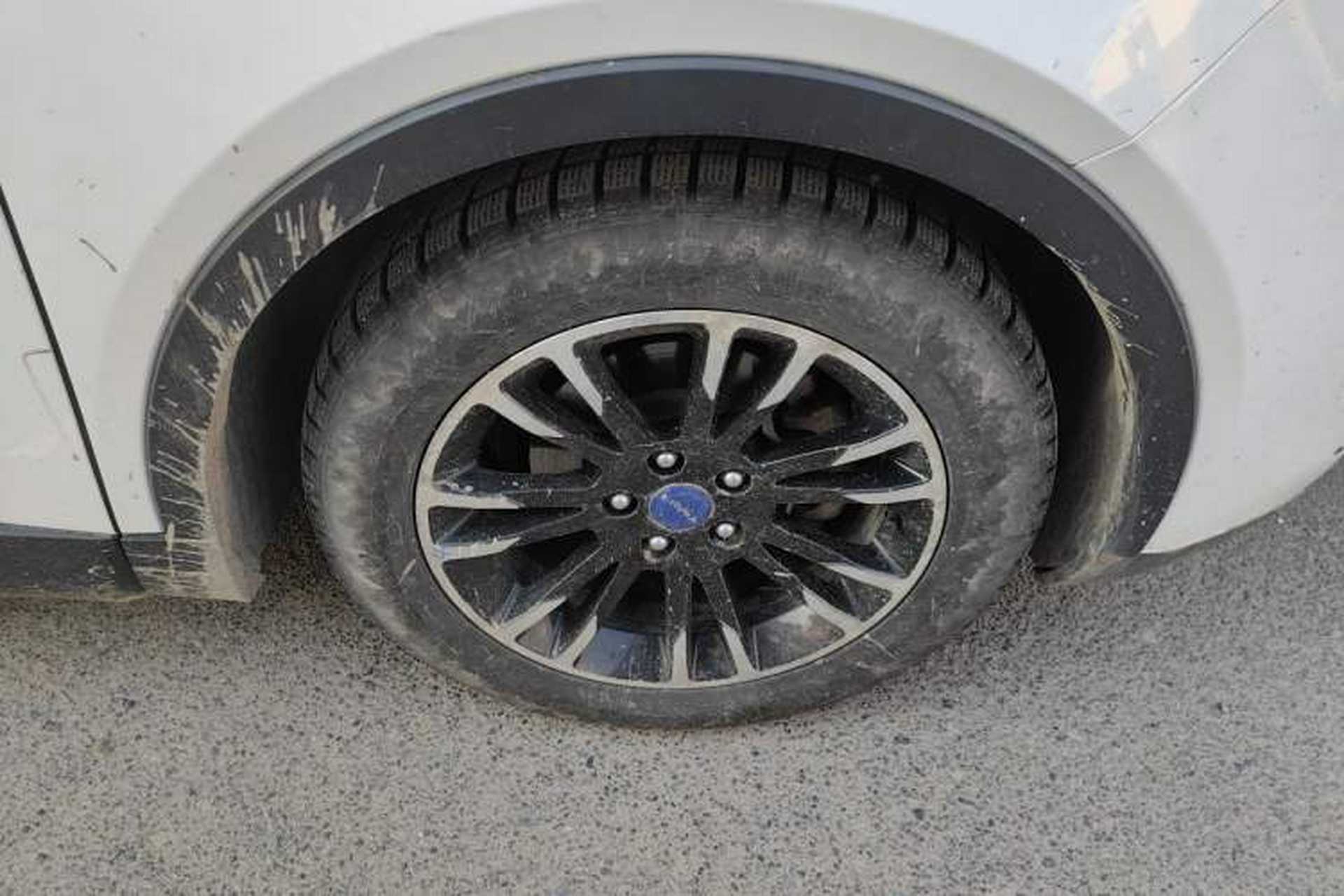 Used TRAUM S70 2018 1.5T Automatic Standard Model 7 Seats Right Front Wheel Hub