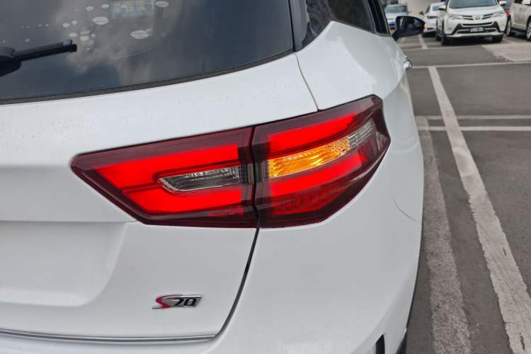 Used TRAUM S70 2018 1.5T Automatic Luxury 7-Seater Right Rear Taillight