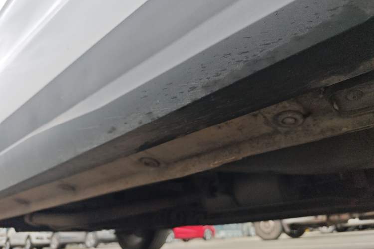 Used TRAUM S70 2018 1.5T Automatic Luxury 7-Seater Right Side Sill