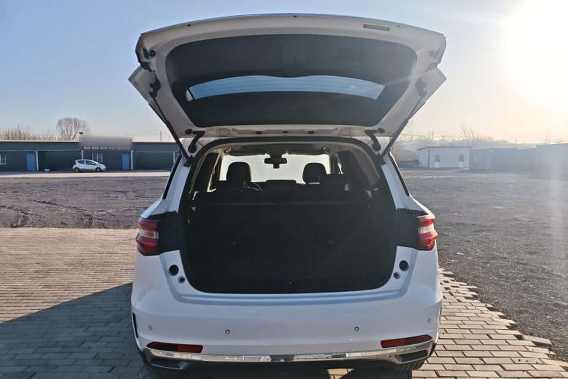 Used TRAUM S70 2018 1.5T Automatic Luxury Model 5 Seats Trunk