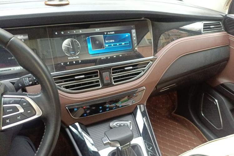 Used TRAUM S70 2018 1.5T Automatic Luxury Model 5 Seats Audio And AC Panel