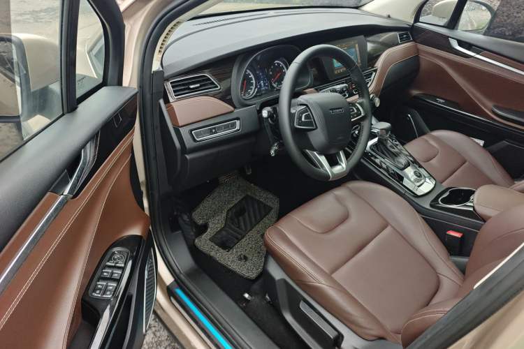 Used TRAUM S70 2018 1.5T Automatic Comfort Model 7 Seats Driver Seat